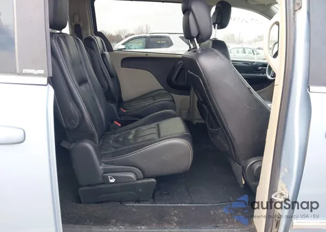 2013 Chrysler Town & Country Touring z USA, uszkodzony, nr VIN 2C4RC1BG0DR565617